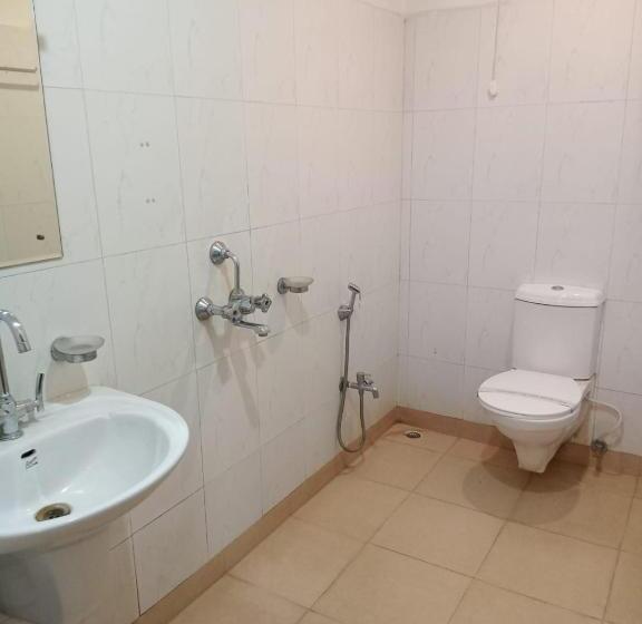 חדר דלוקס, The Contour