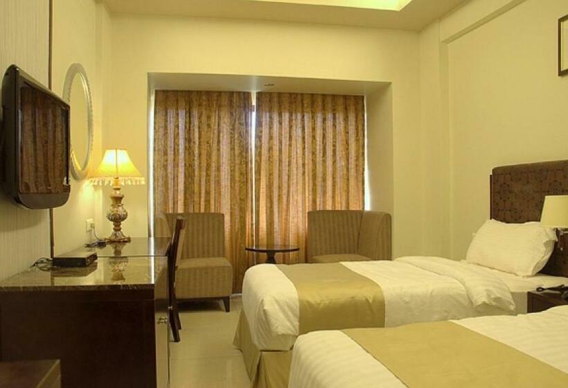 اتاق استاندارد با تخت بزرگ, Pramod Convention & Club Resort