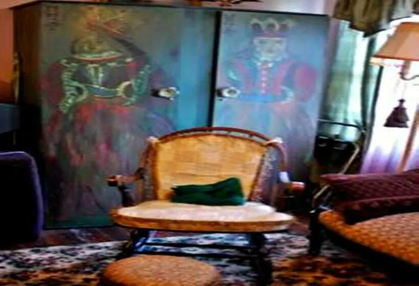 سوییت لوکس, Ducote Williams House