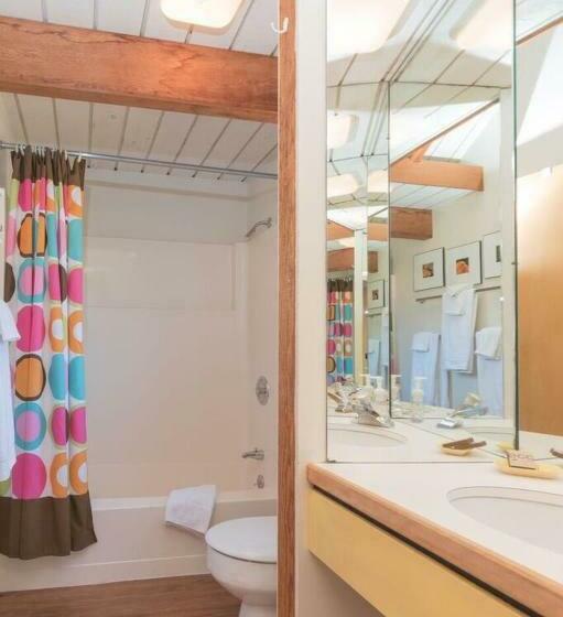 Дом 3 Спальни, Holmes