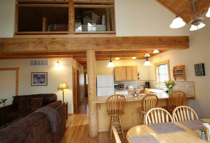 오두막, River's Edge Resort