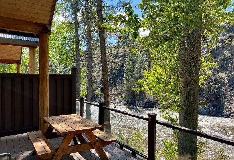 오두막, River's Edge Resort