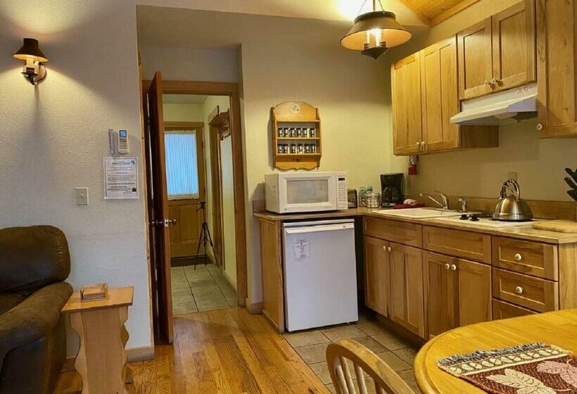 오두막, River's Edge Resort