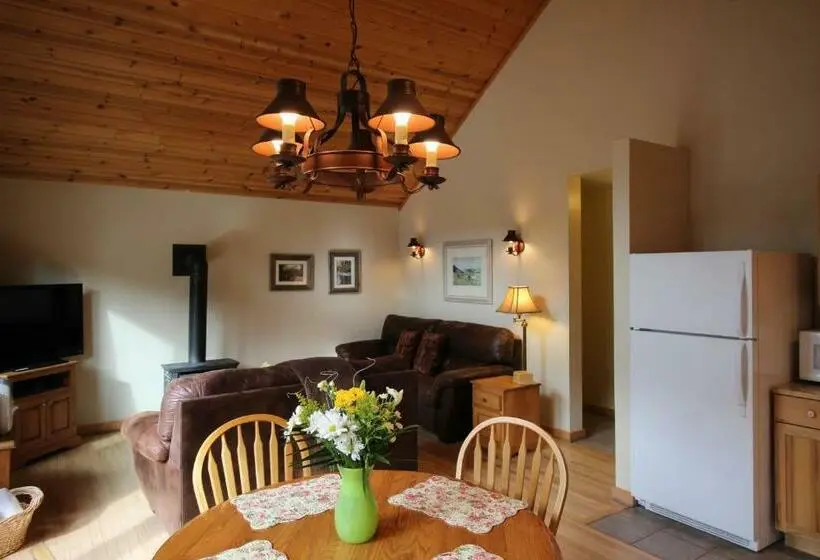 Maja/Mökki, River's Edge Resort