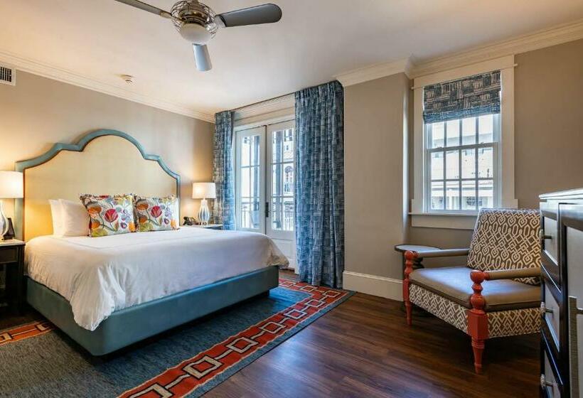 غرفة قياسية سرير كينج, The Pearl