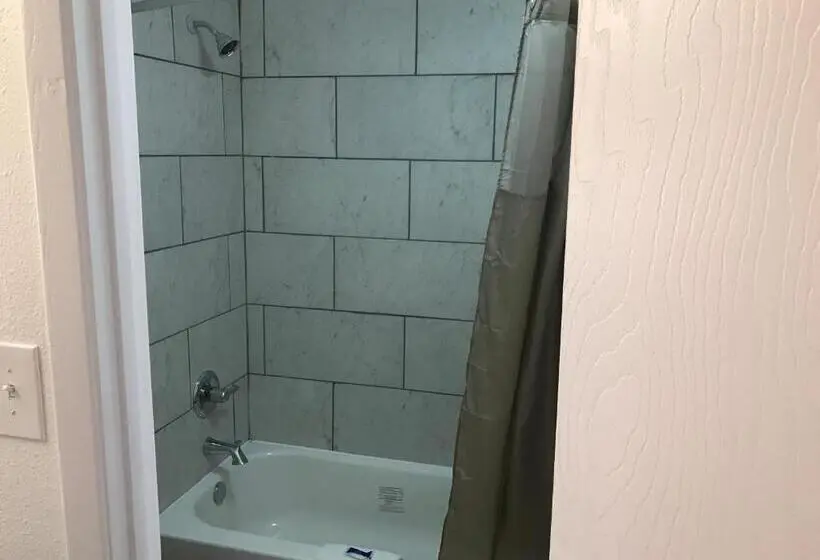 اتاق استاندارد با تخت بزرگ برای معلولان, Motel 6 Abilene, Tx