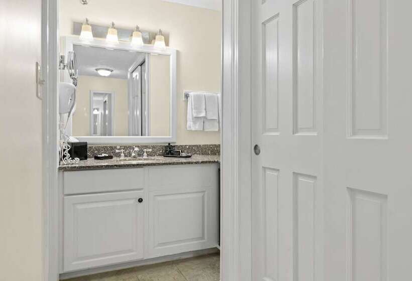 디럭스 4인 룸, The Sparhawk Oceanfront Resort