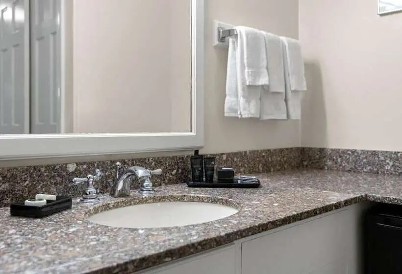 Standard Neljän Hengen Huone, The Sparhawk Oceanfront Resort