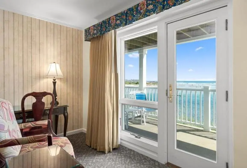 Superior Neljän Hengen Huone, The Sparhawk Oceanfront Resort