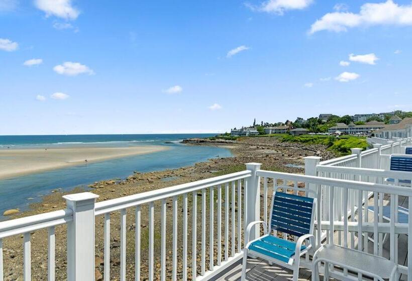 חדר דלוקס לארבעה, The Sparhawk Oceanfront Resort