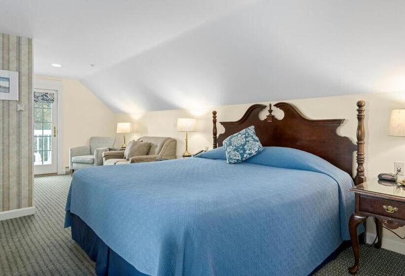 스위트 킹사이즈 침대, The Sparhawk Oceanfront Resort