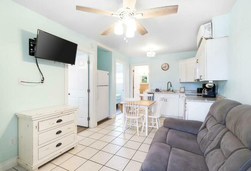 سوئیت 2 خوابه, Tropic Island Resort