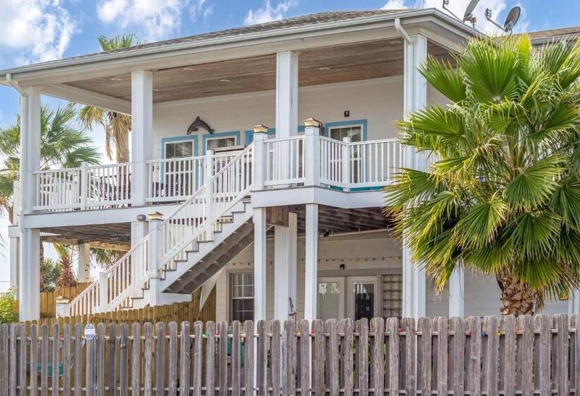 Апартаменты 2 Спальни, Tropic Island Resort