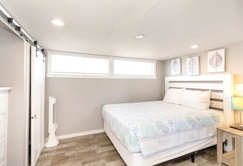 بانگلوی استاندارد, Tropic Island Resort