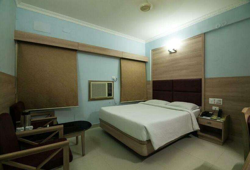 Номер Deluxe, Sree Bharani Hotels