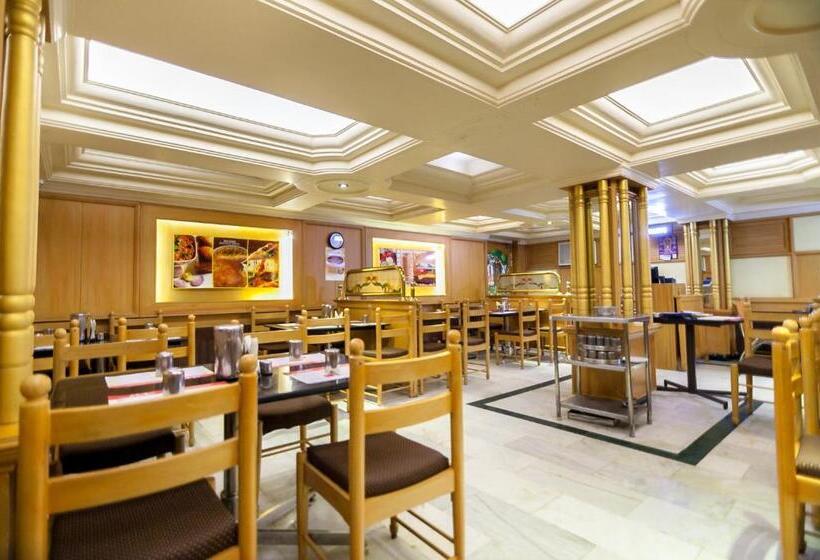 Номер Deluxe, Sree Bharani Hotels