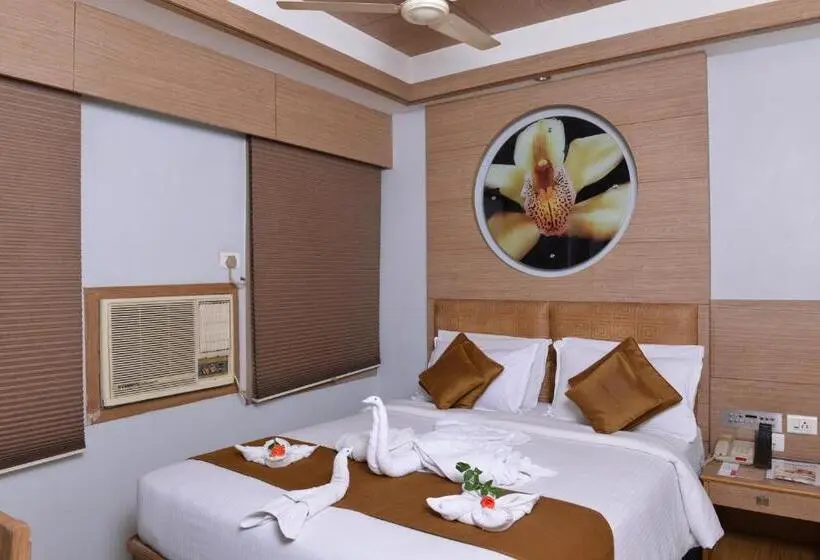 スーペリアールーム, Sree Bharani Hotels