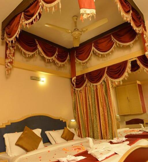 Люкс, Sree Bharani Hotels