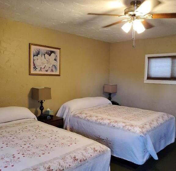 Номер Стандарт, Three Forks Lewis & Clark Motel