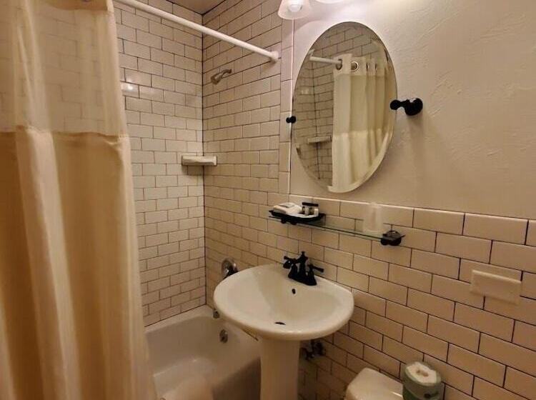 غرفة قياسية سرير كينج, Three Forks Lewis & Clark Motel