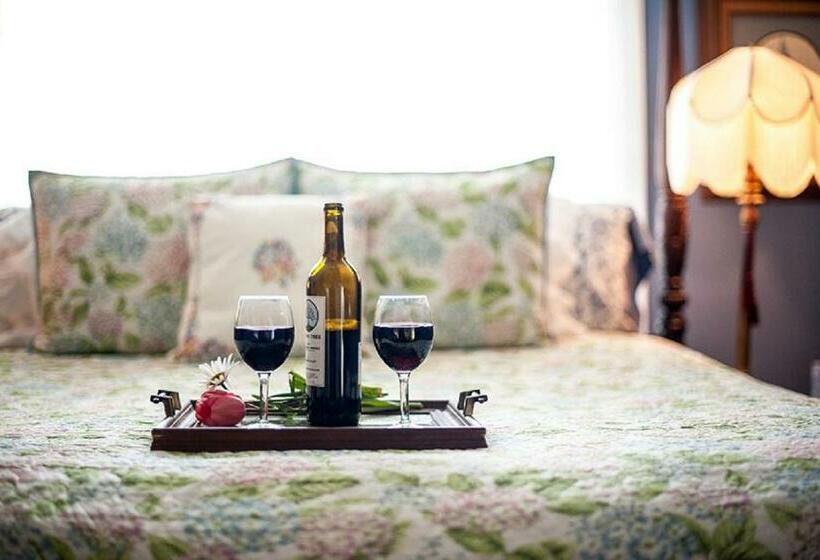 스위트 킹사이즈 침대, Anchorage Inn B&b