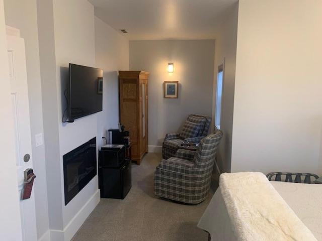 带大床的套房, Anchorage Inn B&b