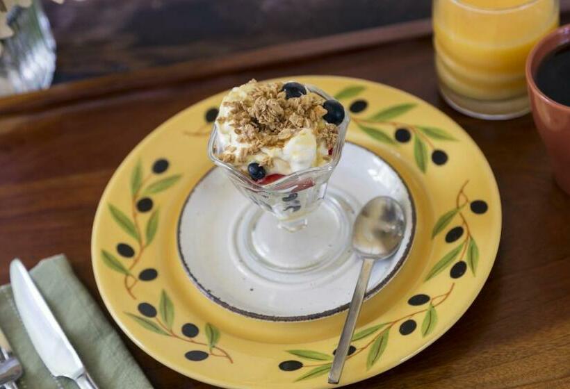 غرفة قياسية, Abbey's Lantern Hill Inn