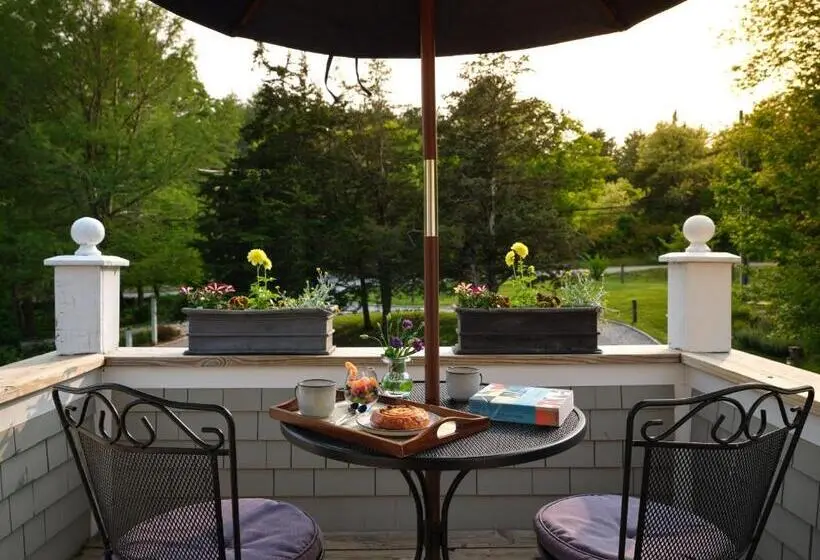 Standard-huone Parveke, Abbey's Lantern Hill Inn