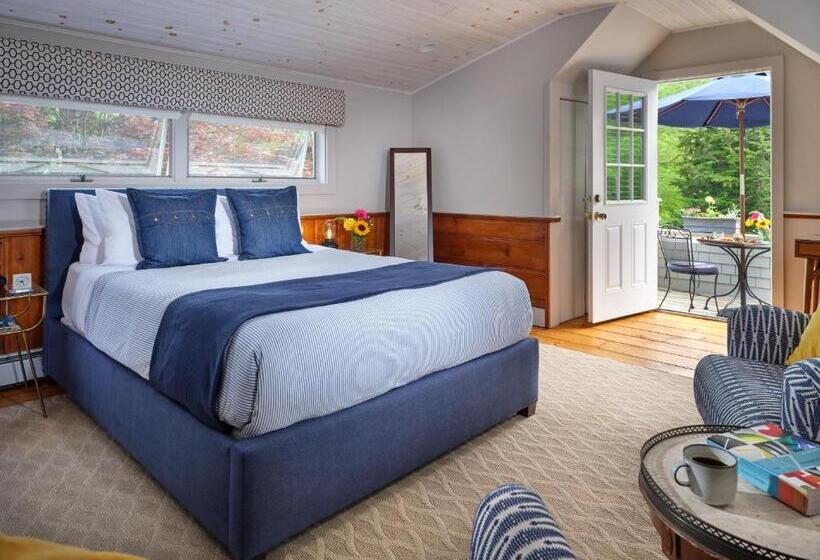 غرفة قياسية مزوَّدة بشُرفة, Abbey's Lantern Hill Inn