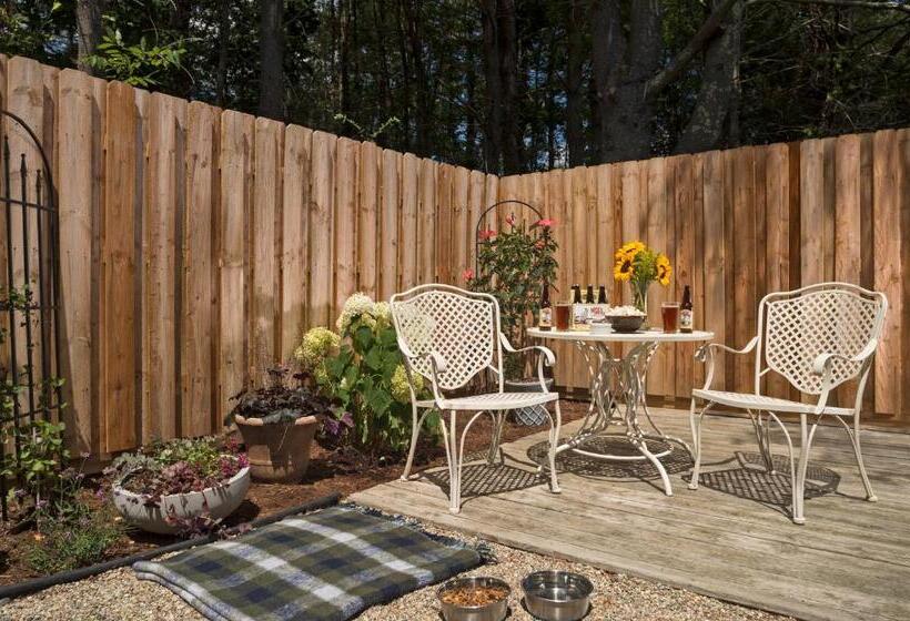 كابينة, Abbey's Lantern Hill Inn