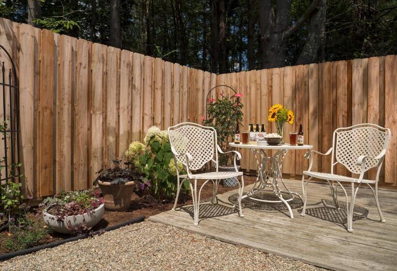 كابينة, Abbey's Lantern Hill Inn