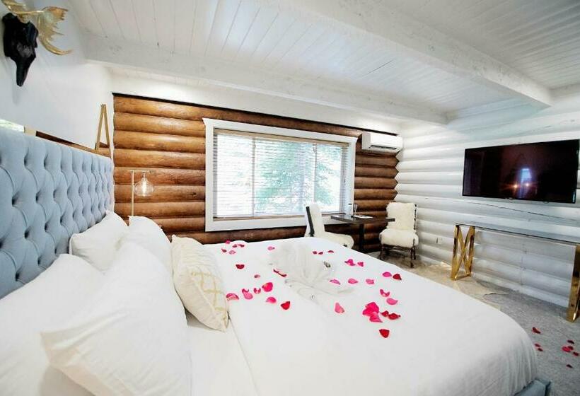 מיטת קינג בסוויטה, Alaskan Inn