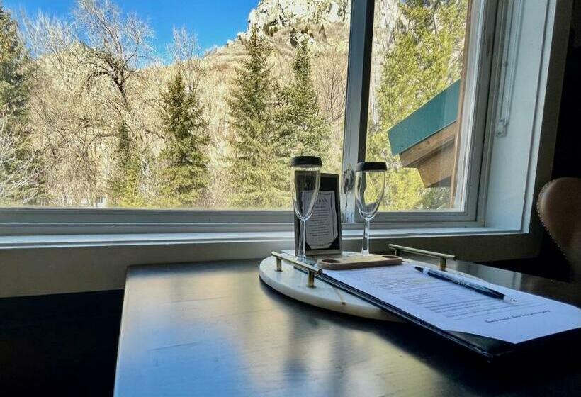 Люкс Кровать Кинг, Alaskan Inn