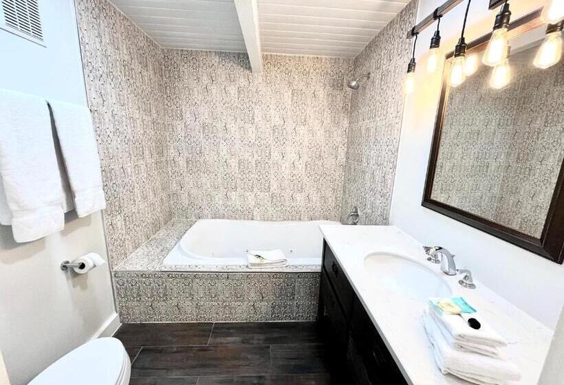 חדר סטנדרט עם מיטת קינג, Alaskan Inn