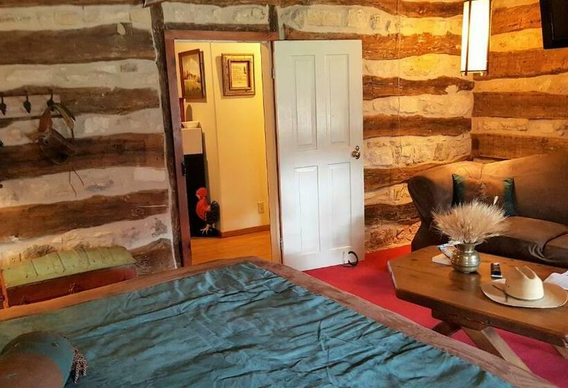 בקתת חדר, Full Moon Inn