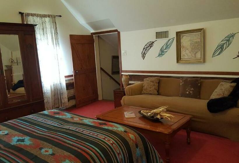 בקתת חדר, Full Moon Inn