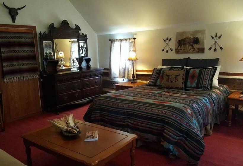 בקתת חדר, Full Moon Inn