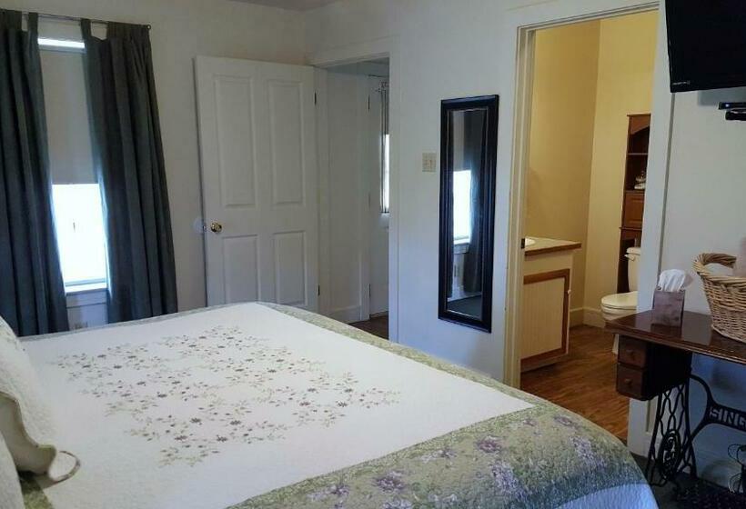 מיטת קינג בסוויטה, Full Moon Inn