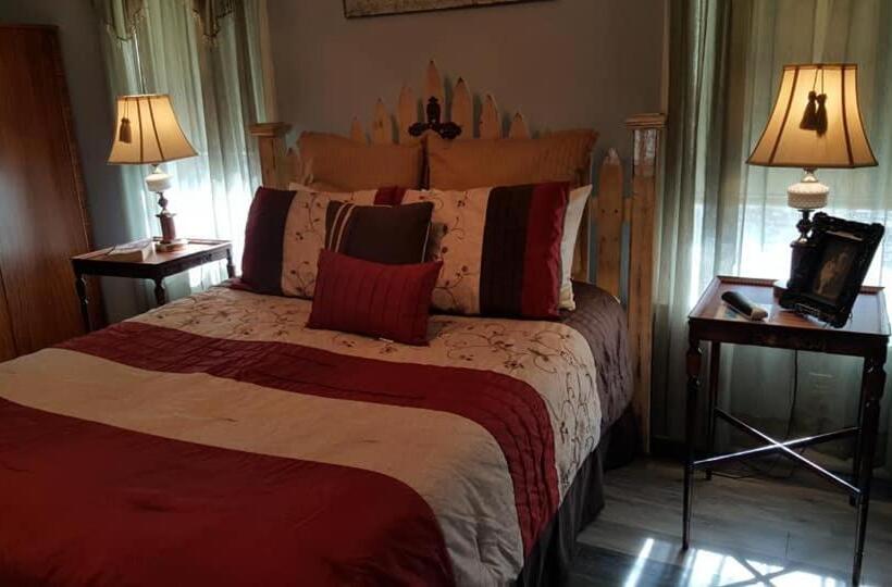 חדק דלוקס עם ג'קוזי, Full Moon Inn