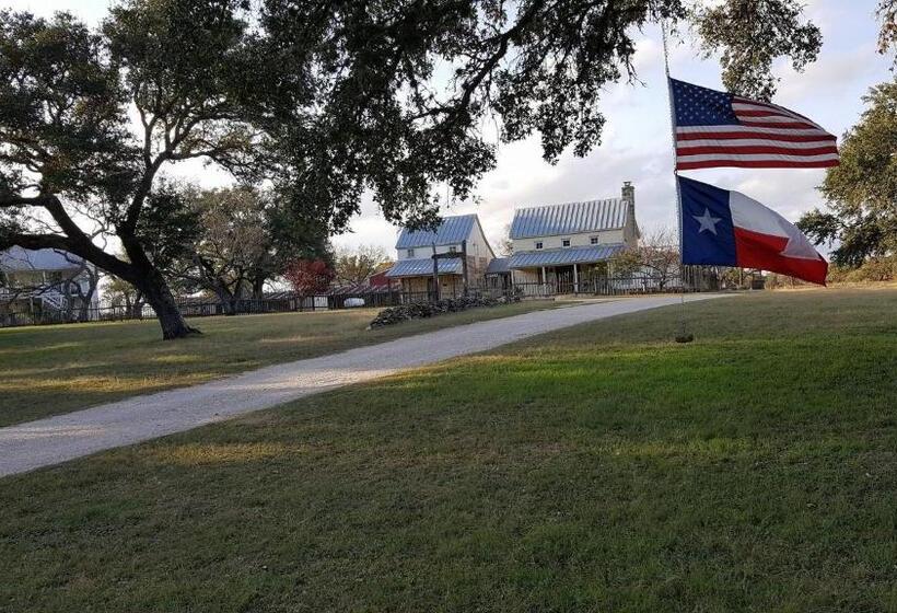 חדק דלוקס עם ג'קוזי, Full Moon Inn