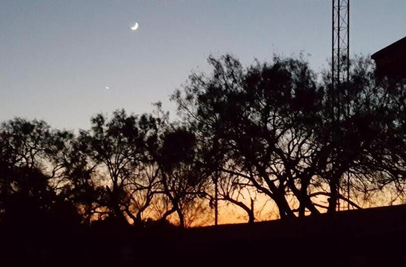 חדר דחוקס עם מיטת קינג, Full Moon Inn