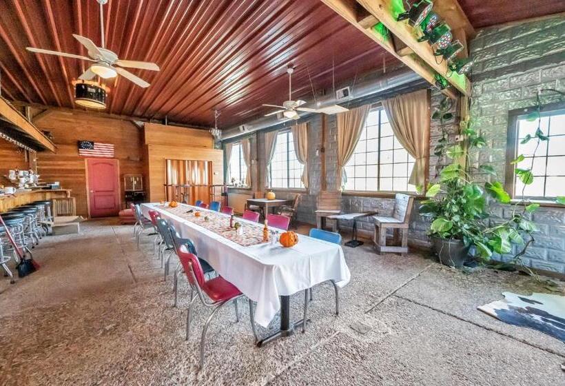 חדר דלוקס, Full Moon Inn