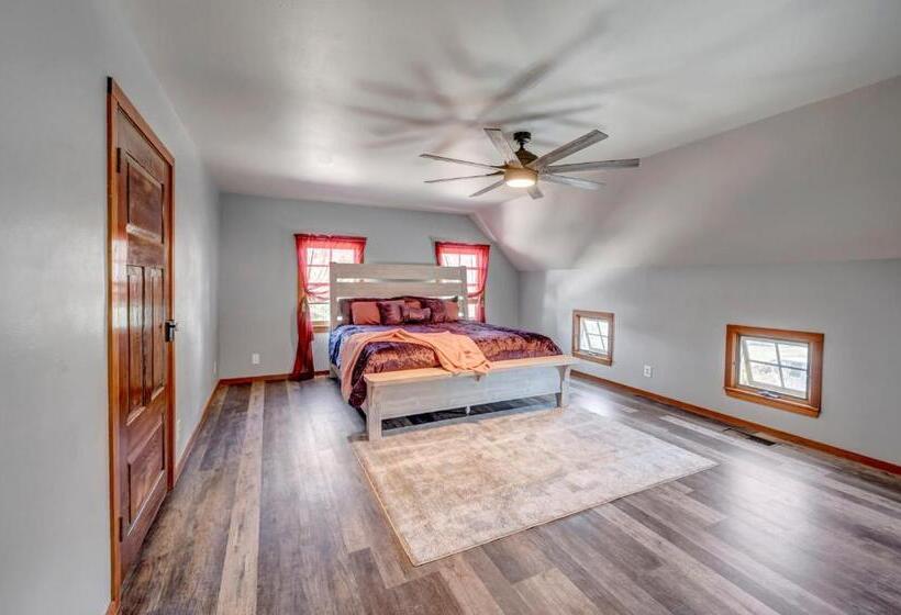 סטודיו דלוקס, Full Moon Inn