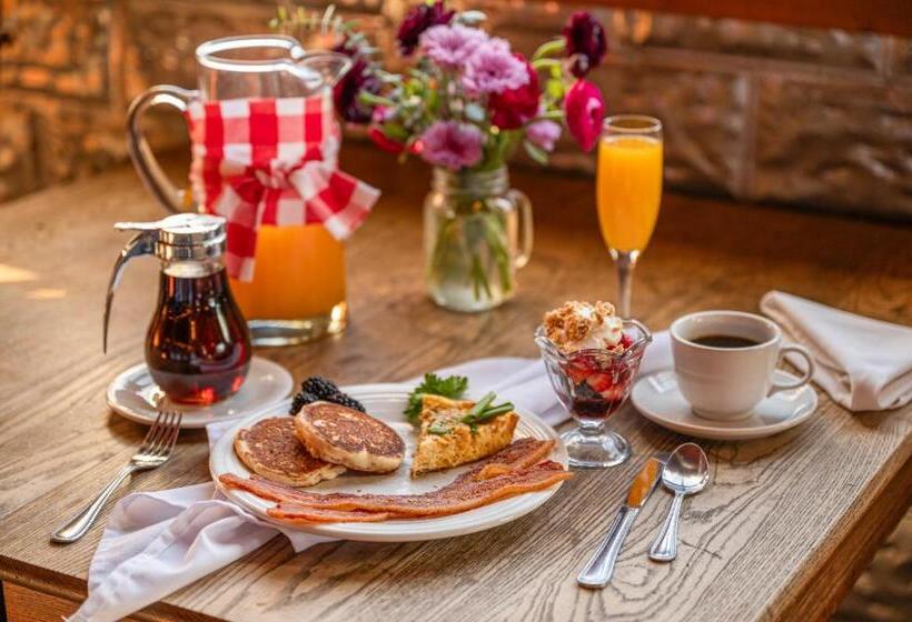 סטודיו דלוקס, Full Moon Inn