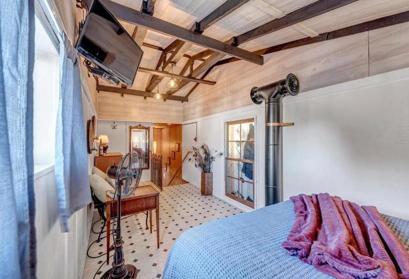 חדר דלוקס, Full Moon Inn