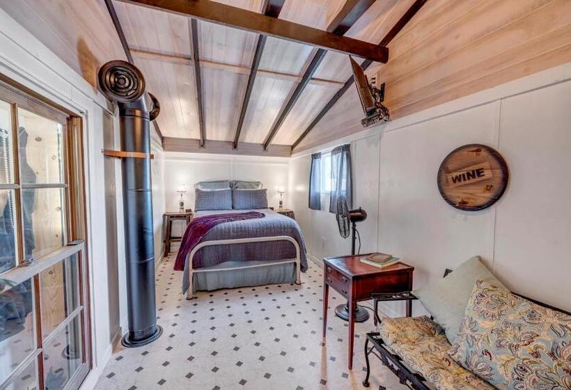 חדר דלוקס, Full Moon Inn