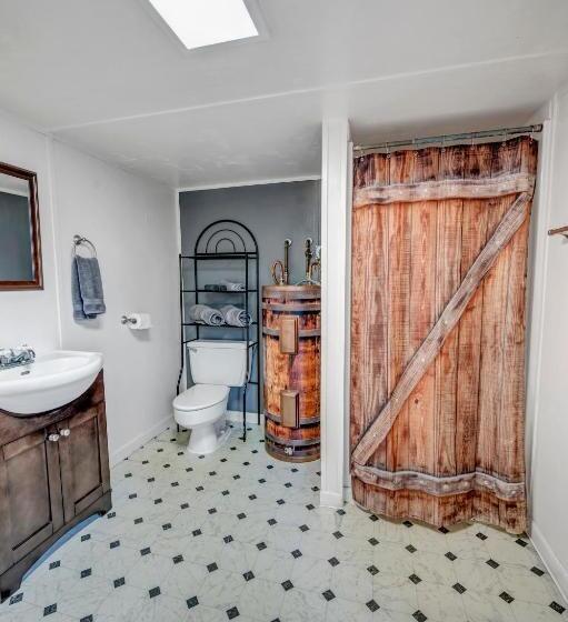 חדר דלוקס, Full Moon Inn