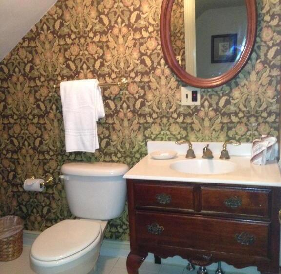 מיטת קינג בסוויטה, General Warren