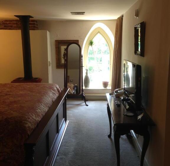 מיטת קינג בסוויטה, General Warren