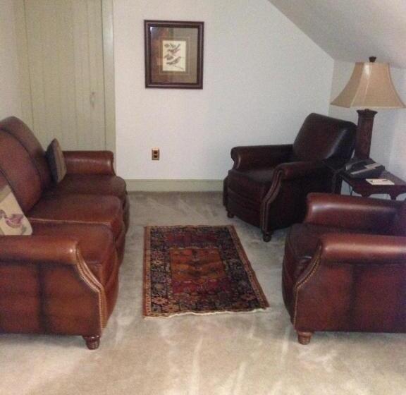 מיטת קינג בסוויטה, General Warren